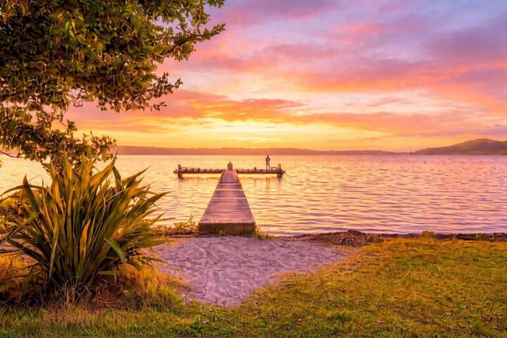 Zodiac Bay Lake Retreat Rotorua
