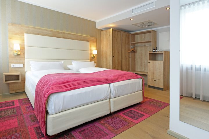 Room 8 of 40