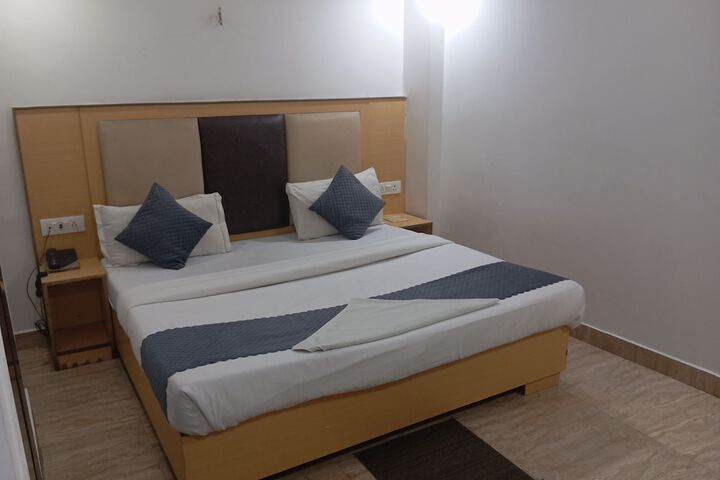 Room 9 of 33