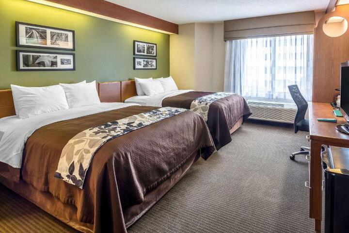 2 Queen Beds (23 of 23)