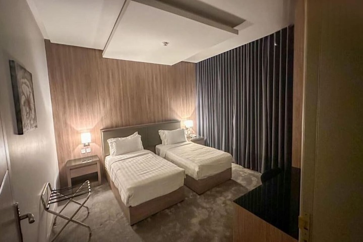 Room 4 of 30