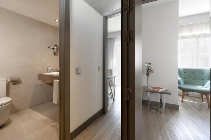 Room 16 of 52