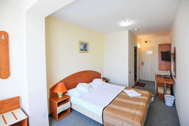 Room 7 of 28