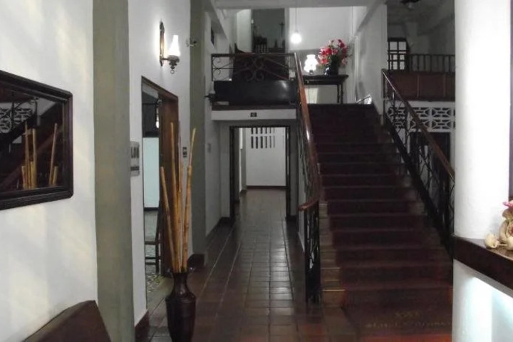 Room 17 of 30