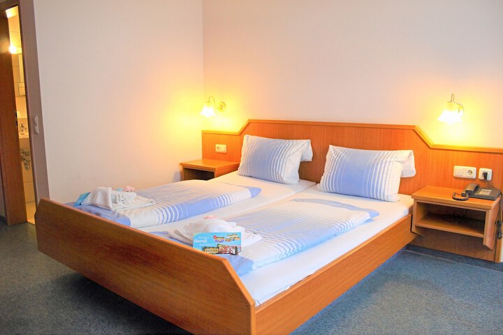 Room 7 of 36