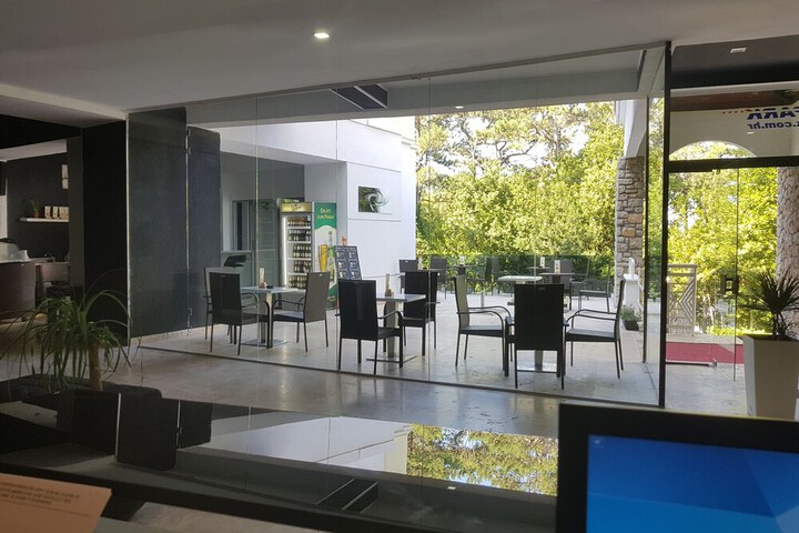Business Center 18 of 27