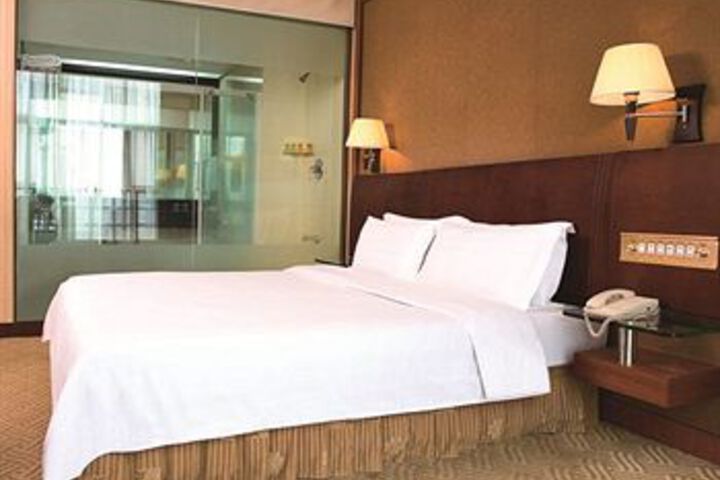Room 3 of 8