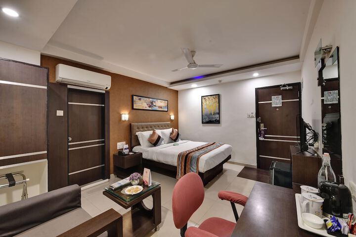 Room 11 of 25