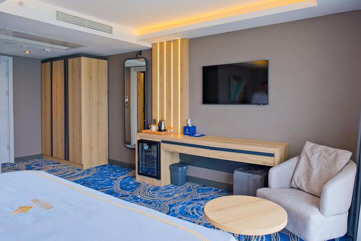 Room 14 of 80