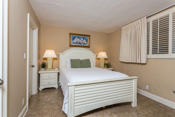 Room 2 of 48