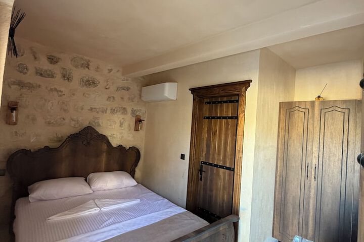Room 12 of 39