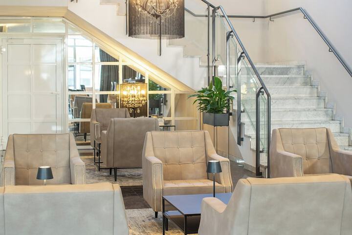 Guest Lobby