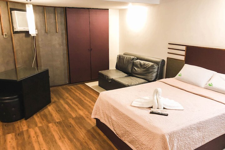 Room 17 of 31