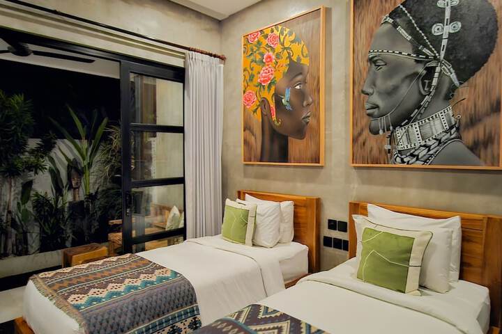 Room 32 of 86