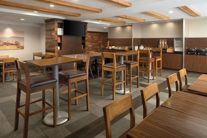 Breakfast/Coffee Service 17 of 25