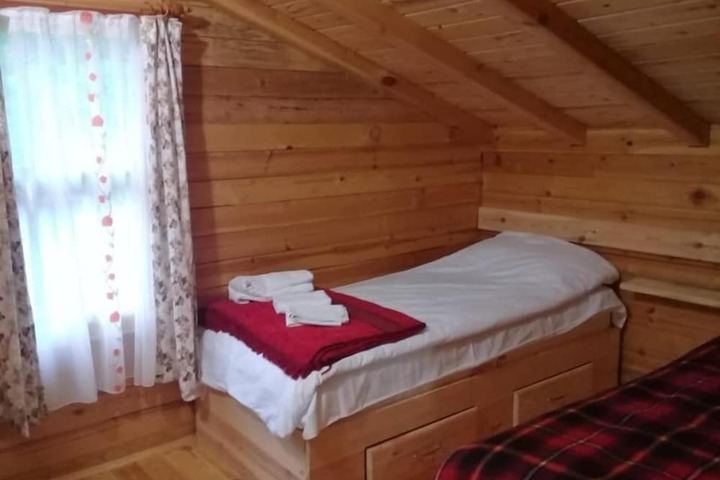 Room 9 of 13