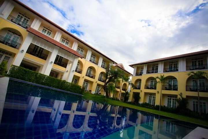 Hotel Pool