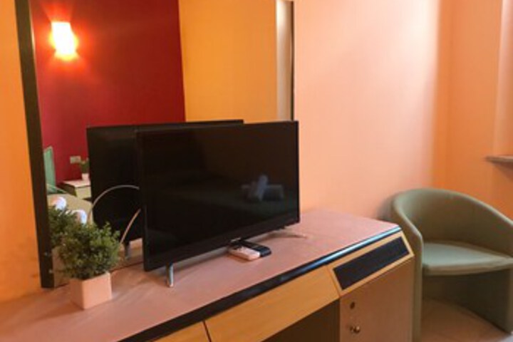 Room 11 of 11