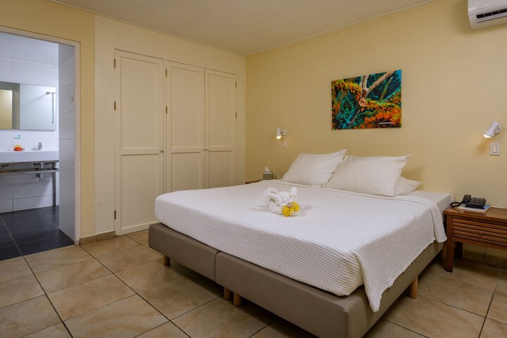 Room 6 of 42