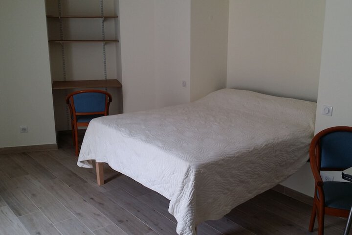 Room 6 of 32