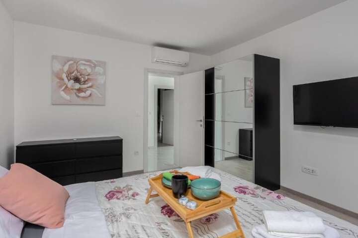 Room 7 of 42