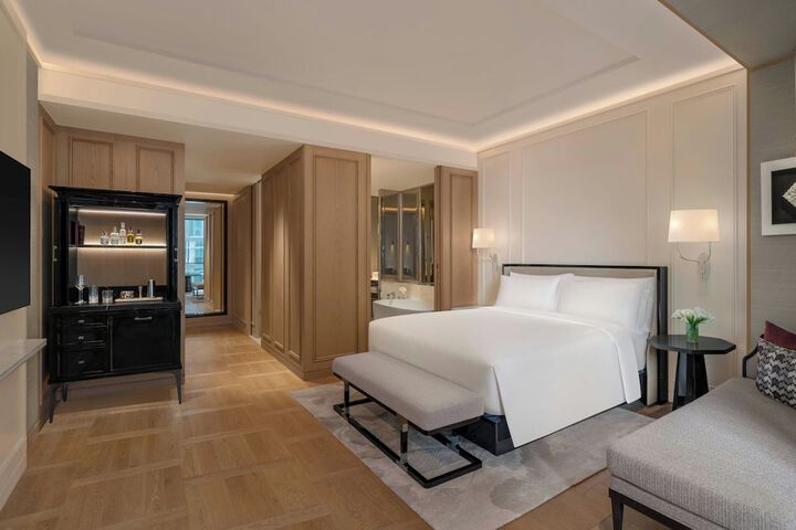 Room 5 of 105