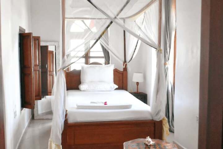 Room 16 of 53