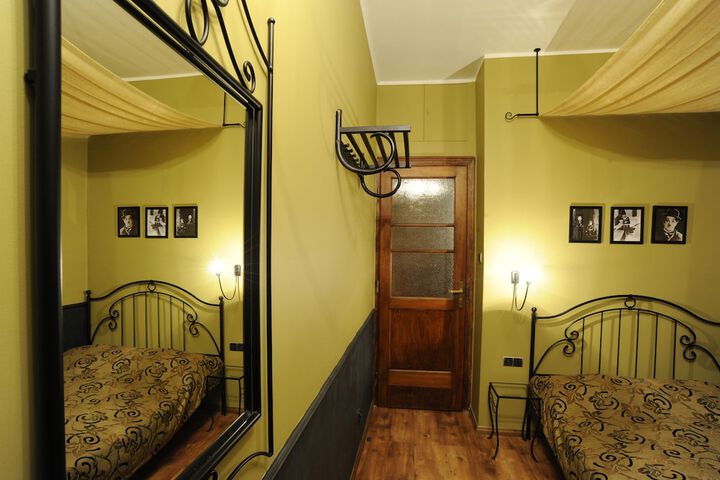 Room 27 of 54