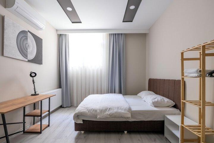 Room 81 of 293