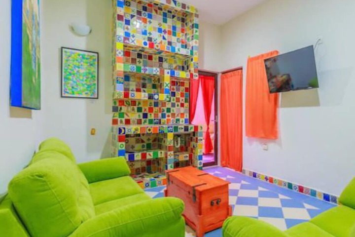 Room 8 of 11