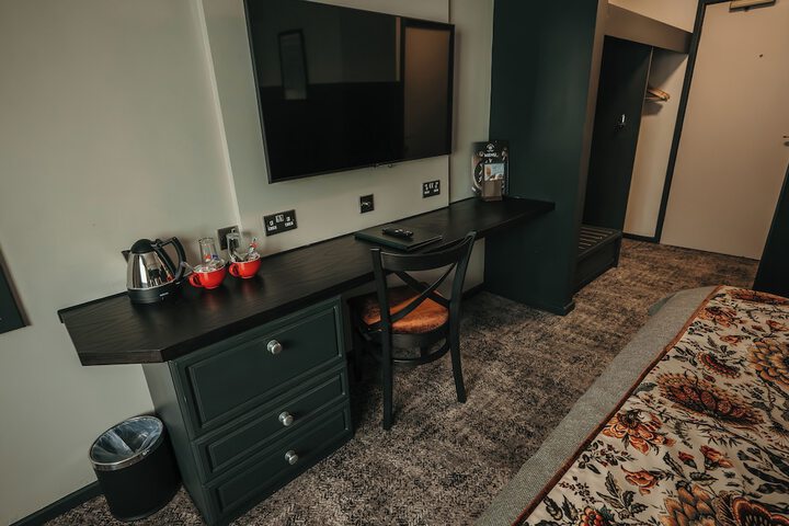 Room 28 of 61