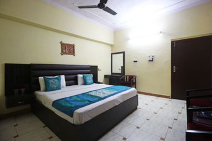 Room 8 of 20