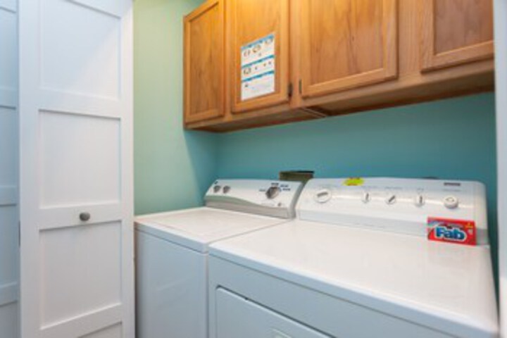 Laundry 26 of 60