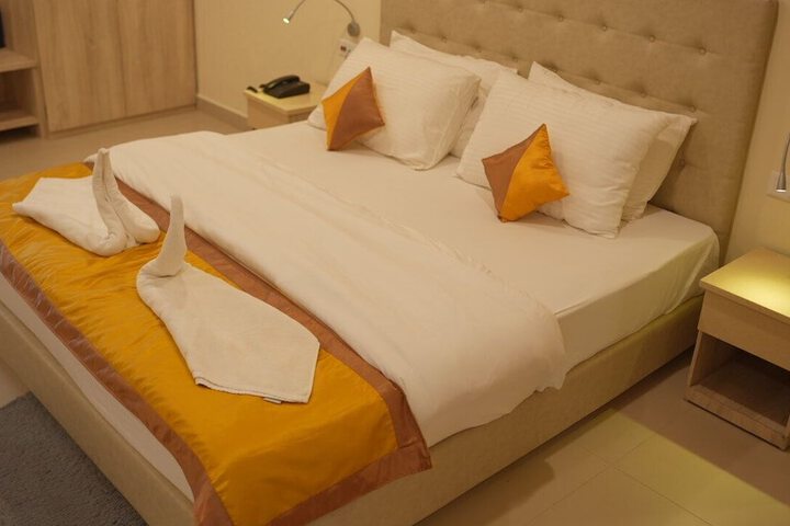 Room 15 of 36