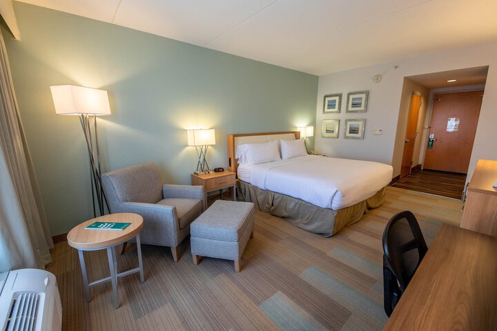 Room 10 of 94