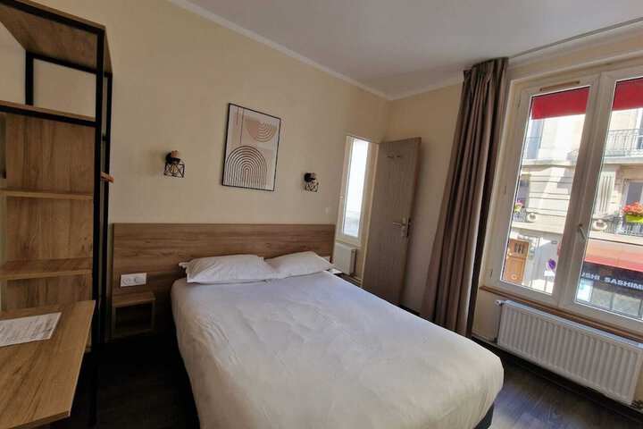 Room 10 of 26