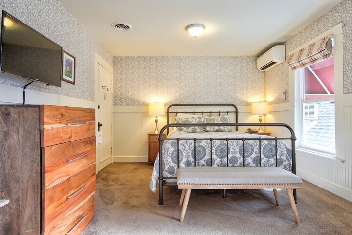Room 12 of 42