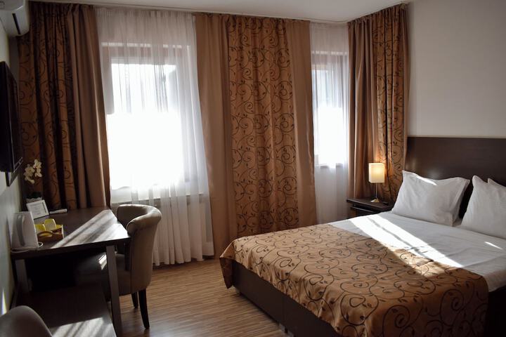 Room 35 of 53