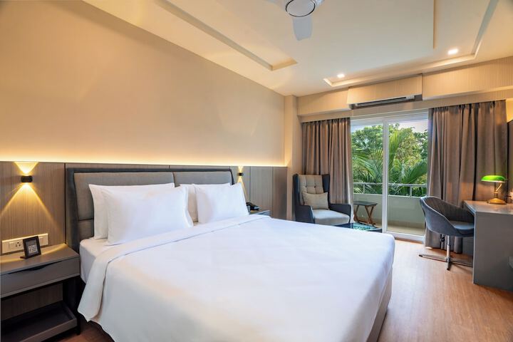 Room 4 of 30