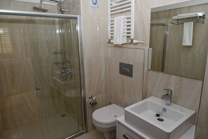 Room 13 of 22