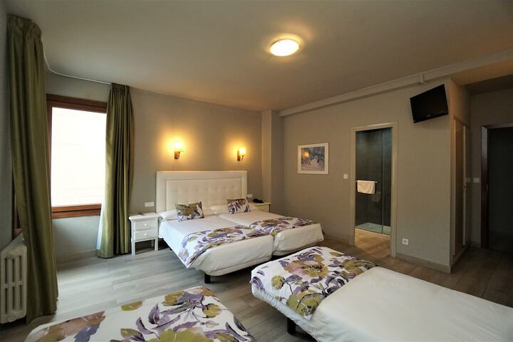Room 4 of 27