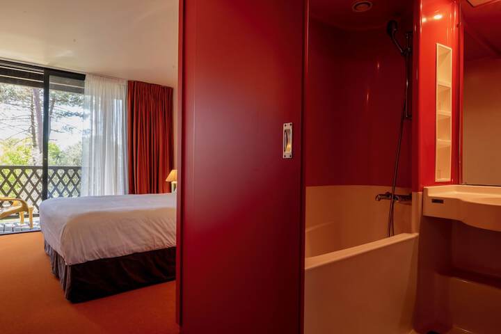 Room 32 of 69