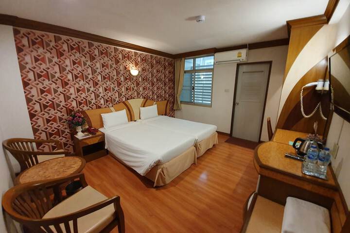 Room 10 of 48