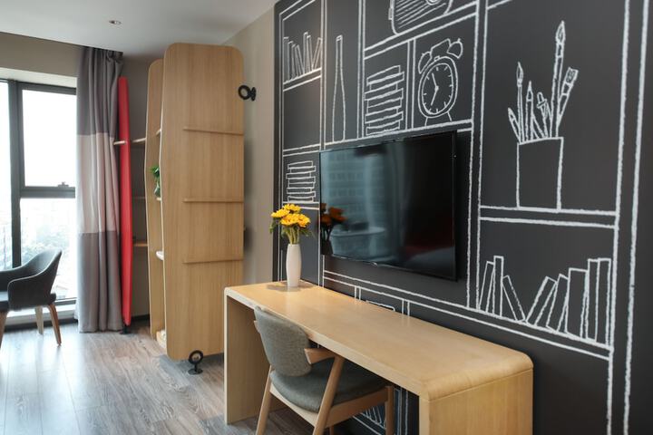 Room 17 of 49