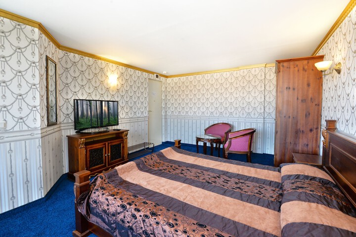 Room 24 of 59