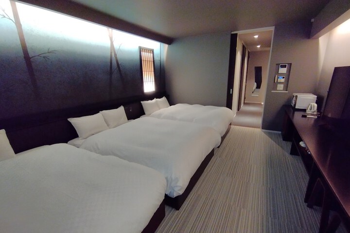 Room 14 of 28