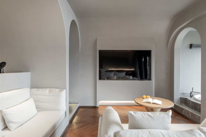 Room 25 of 182