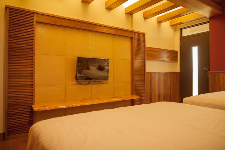 Room 5 of 63