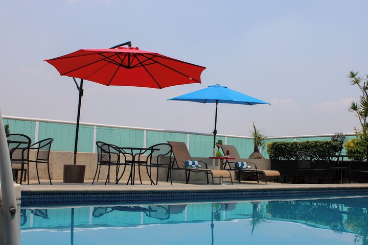 Pools & Facilities