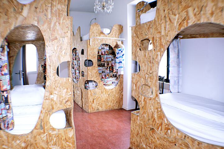 Room 12 of 68